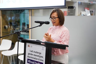 Deputy-Mayor-Dai-Le-speaking-at-International-Womens-Day-After-5-Networking-event-in-Fairfield-City-HQ.jpg