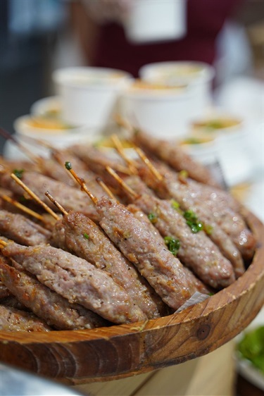 Picture-of-Lamb-Koftas-on-a-platter.jpg