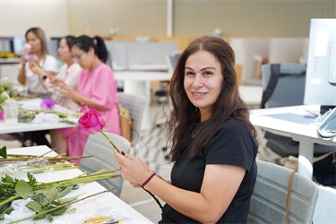 Attendee at the flower workshop for International Women's Day 2023