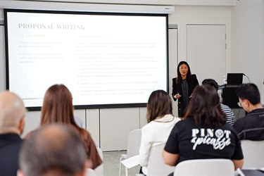 Jenny-Dinh-presenting-at-the-Community-Business-Hub-in-Fairfield-City-HQ.jpg